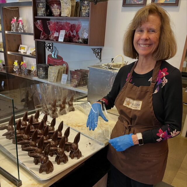 Norene is here and getting our bunnies packed and ready for you and your Easter plans! And!!! You can order them now on our website- link in bio. 

#easterchocolate #stargazerfinechocolatesandcoffeebar #denverchocolate #familybusiness
