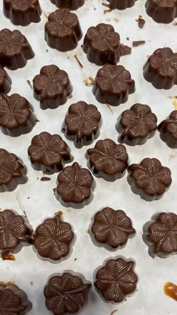 Our newest seasonal truffle has landed! 
Come and try our Beer Caramel Milk Chocolate Shamrock Truffle! 

#stargazerfinechocolatesandcoffeebar #denverchocolate #beercaramel #irishchocolate #chocolatetruffle