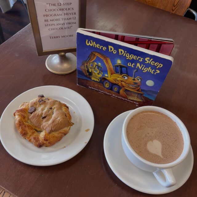 📚 What are we reading at Stargazer? 📚
Books pair so perfectly with coffee and chocolates!
What are you reading right now?
#booksandcoffee #booksandchocolate #stargazerfinechocolatesandcoffeebar #denverchocolate