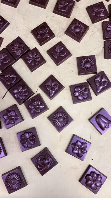 We know moms love flowers and chocolate so why not combine them?! 
Come get a box of our solid chocolate flowers for the mothers in your life while supplies last! 

QotD- what is your favorite flower?

#mothersday #stargazerfinechocolatesandcoffeebar #denverchocolate #mothersdaychocolates #denvermothersday