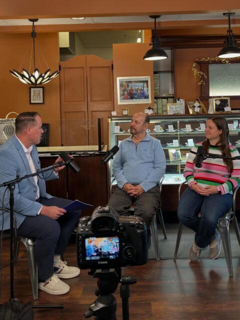 A huge thank you to the whole team at @usbank for coming to our shop to record a podcast episode with our proprietor John and his daughter Karen, our master chocolatier!
It was a joy to welcome you and we can’t wait for the episode.
#usbank #usbankpodcast #stargazerfinechocolatesandcoffeebar #denversmallbusiness #enterpreneur