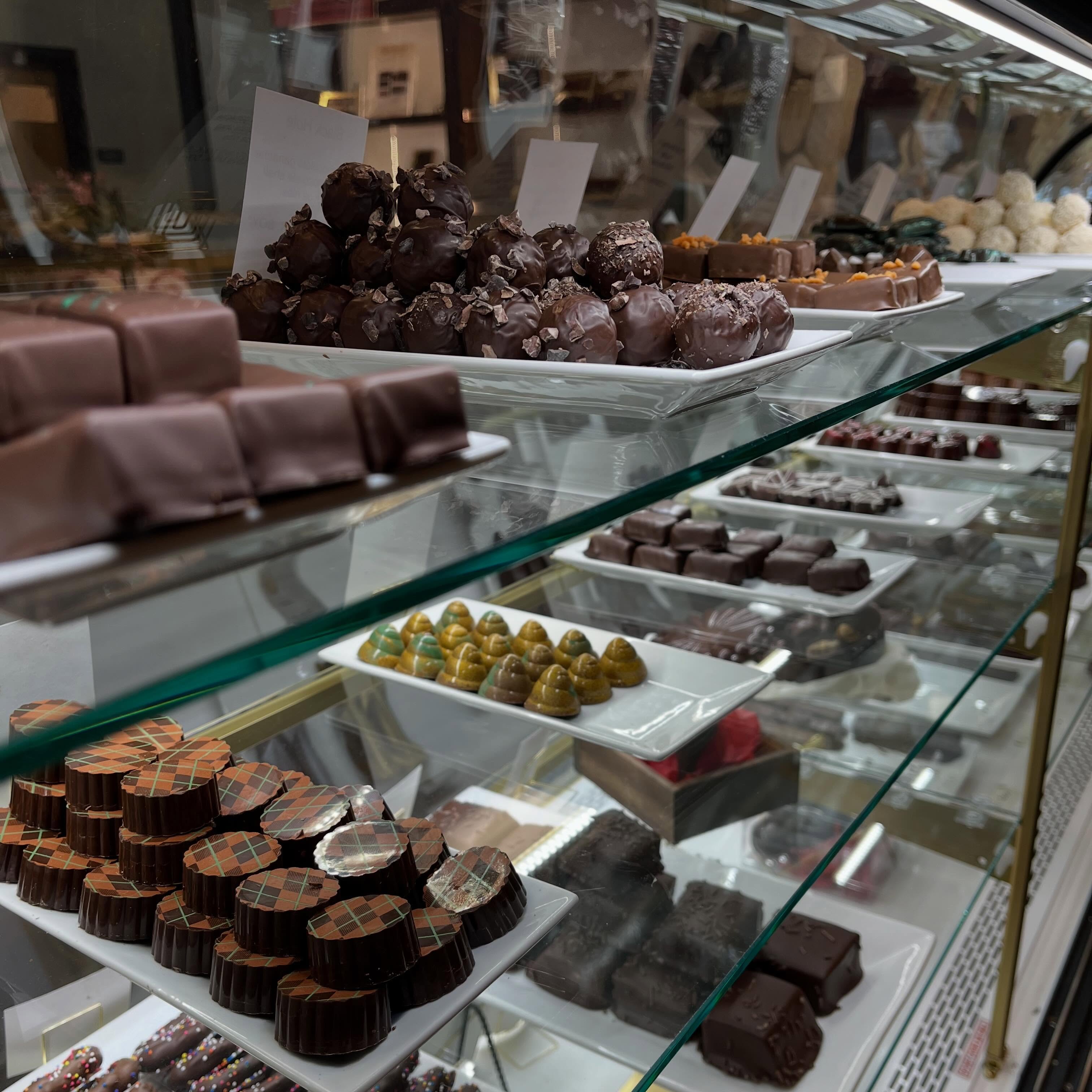 Just a little truffle case picture!
when was the last time you had a truffle?
#stargazerfinechocolatesandcoffeebar #artisantruffles #gourmettruffles #denverchocolate #chocolate