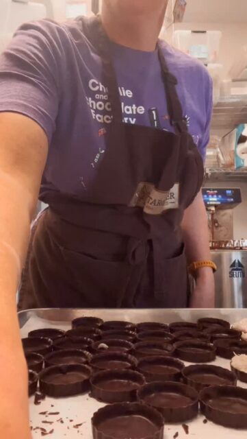 Our Coconut Mounds are delicious and ready for you! 

#coconut #coconutchocolate #stargazerfinechocolates #denverchocolate #chocolateshop