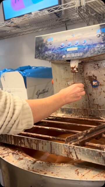 Birthday treat! 
Employees get to have a little chocolate treat straight from the tempering machines. 
Would you pick milk or dark?

#chocolatetreat #stargazerfinechocolates #denverchocolate #denversmallbusiness #chocolateshop
