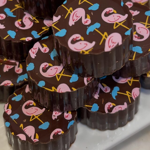 Be sure to stop in for our seasonal 🌶️ 🍍 Spicy Pineapple Tequila Truffle 🌶️ 🍍 
This white chocolate ganache mixed with cayenne, pineapple, and a dash of tequila all wrapped in a dark chocolate shell is bound to transport you to a sunny beach 🏖️ 

#spicypineapple #pineapplechocolate #stargazerfinechocolates #artisanchocolate #denverchocolate