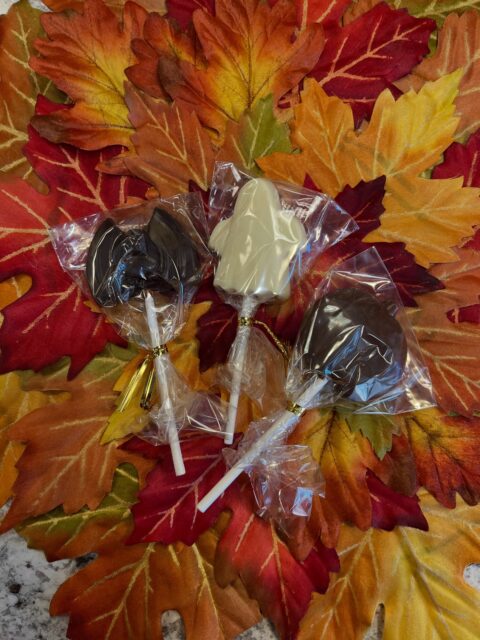 π π» Halloween Pops and Coffins β°οΈ π
They are back for the season!
Be sure to visit for your own delicious treats (and donβt let anyone trick you into taking them away!).
#halloweenchocolate #stargazerfinechocolates #denverchocolate #halloweenpops #falltreats