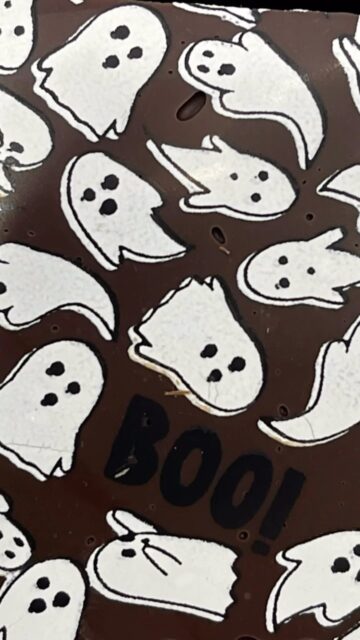 Ghosty Marshmallows- here one minute and gone the next. Be sure to capture a few before they are gone!
#halloweencandy #stargazerfinechocolates #denverchocolate #chocolateshop #denverfamilybusiness